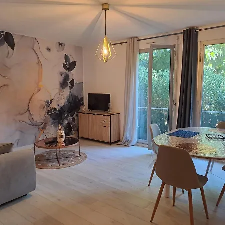 T2 A 2min Du Centre +parking Apartment *